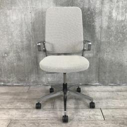 【装飾をそぎ落とした上質でスマートデザイン！】■イトーキ　レヴィチェア　肘付　リネン　ハイバック【ITOKI　levi】【ABW】★