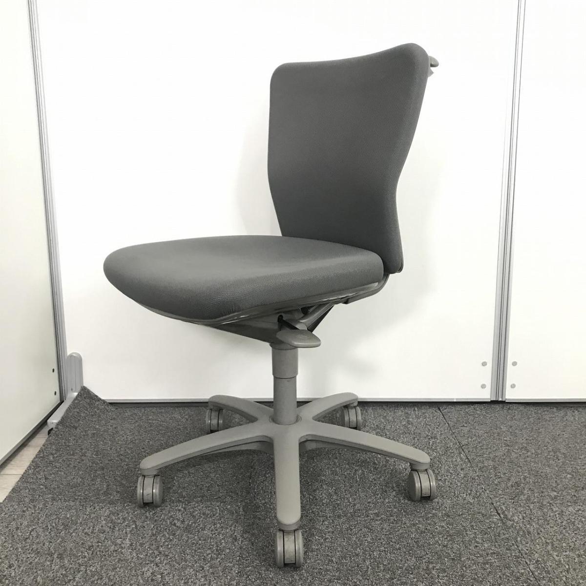 【ワーキングチェアの定番モデル！スタンダードなデザインで快適な座り心地！】■オカムラ（okamura）製　カロッツァ（Carrozza）チェア 　肘無し　ローバックチェア　■ハンガー付　■グレー【弊社使用欄：A01032927】
                        カロッツァチェア
                                    中古
            