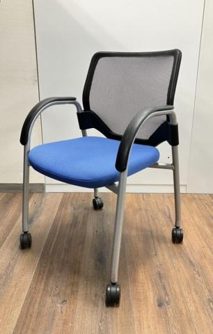 【中古】エアリ  オカムラ（okamura） スタッキングチェア