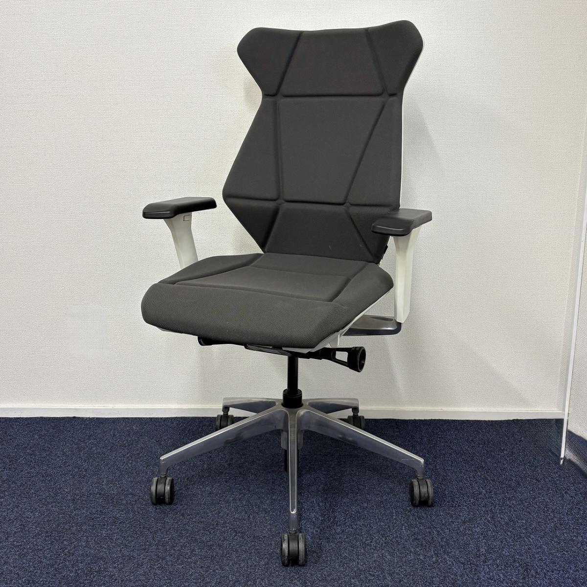 【姿勢を三次元で支える新感覚チェア！】■イトーキ（ITOKI）製　フリップフラップ（flipflap）チェア　肘付き　ハイバック　■可動肘　■オフブラック ×ホワイトシェル【折り紙のように身体を包み込む！】
                        フリップフラップ アルミ
                                    中古
            