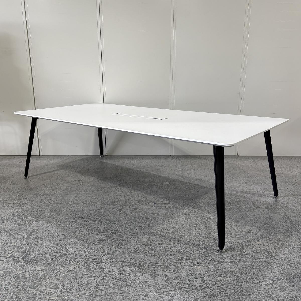 【関西倉庫在庫】【1台限定】オカムラ製最高級シリーズのPRECEDE（プリシード）のテーブル！中古　高級テーブル　会議　ミーティング　大型　W2400　D1200　四つ脚　（弊社使用欄：A01044241）
                        プリシード
                                    中古
            