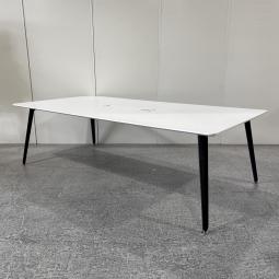 【関西倉庫在庫】【1台限定】オカムラ製最高級シリーズのPRECEDE（プリシード）のテーブル！中古　高級テーブル　会議　ミーティング　大型　W2400　D1200　四つ脚　（弊社使用欄：A01044241）