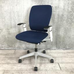 【基本ニーズである「汚れにくさ」「壊れにくさ」を実現したスタイリッシュデザインのOAチェア！】■イトーキ(ITOKI)製　フルゴ(fulgo)チェア　肘付き　ハイバック　■可動肘・ハンガー付　■ネイビーブルー×ホワイトシェル×グレー脚