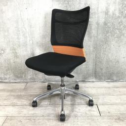 【座り心地GOOD！】【人間工学に基づいた快適な座り心地！背あてのしなやかな曲線が背中にフィット！】■オカムラ(okamura)製　フィーゴメッシュ(feego)　肘無しハイバック　■背面メッシュ　■オレンジ×ブラック