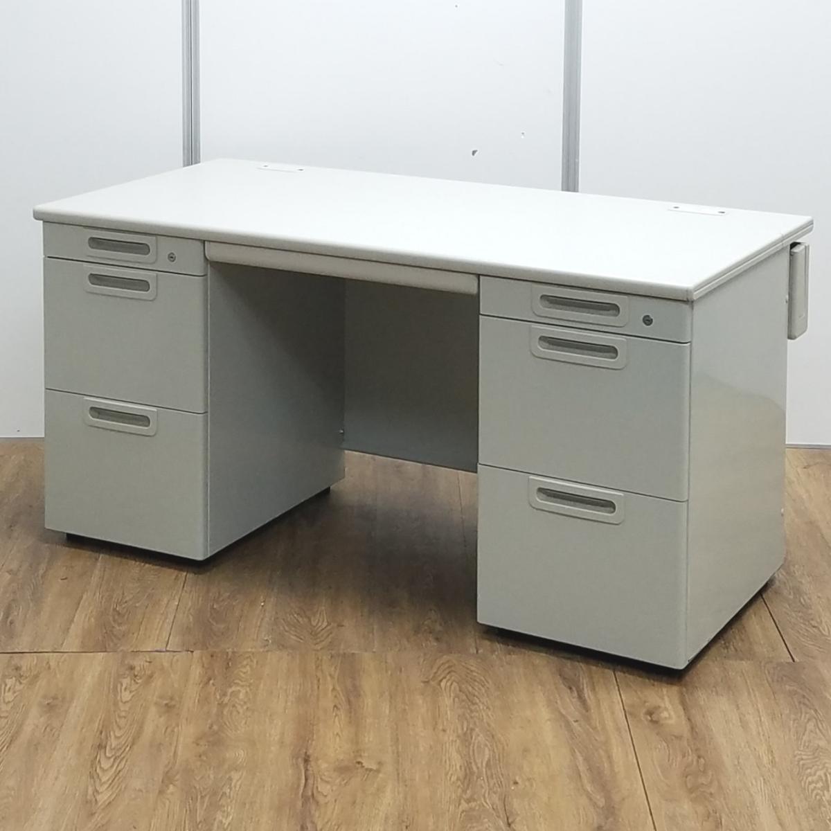 プラス製　LA Desk　ニューグレー　W1400xD700xH700サイズ　シリンダー　ワークスペース広々！　収納力も抜群でA4ファイルも沢山収納可能！　W1400両袖机！！
                        LA
                                    中古
            