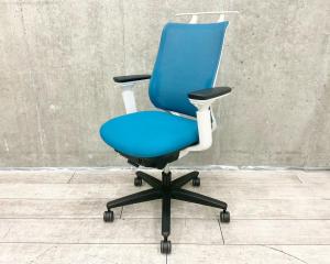【在庫入替セール品】【テレワークにも最適!快適な座り心地と充実機能!】■コクヨ(KOKUYO)製 ミトラ(Mitra)チェア 肘付き ローバック 背面メッシュ ■可動肘付 ■ハンガー付き ■ランバーサポート付き ■色:ターコイズブルー×ホワイトシェル【弊社使用欄:A01029923 K】【KN】