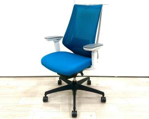 ■KOKUYO/コクヨ　■デュオラ（Duora）チェア　■プルシアンブルー×ホワイトシェル×ブラック脚　■肘付き/可動肘　■ハイバック　■背面/メッシュ　座面/布　■コートハンガー付き　■オススメ/人気/定番商品　【弊社使用欄：A01040309】【ID】