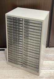 【A4書類の小分けに大活躍！　小ぶりなサイズです！】■内田洋行　クリスタルトレイ書庫　W540mm×D400mm×H800mm　■浅型20段2列