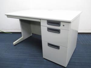 【幅120cｍの片袖机が揃います！】◆プラス/LA　グレー　揃い　ロット　博多　天神《オフィスバスターズ福岡博多店は、福岡を拠点として、日本全国へ中古オフィス用品・オフィス家具を提供しております》