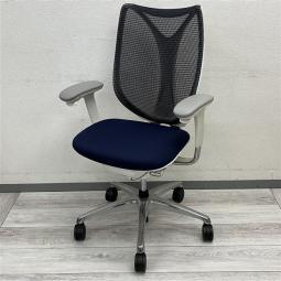 【在庫入れ替えSALE】【上質な座り心地のオフィスシーティング！メッシュで快適に！】 ■オカムラ(okamura)製　サブリナ (Sabrina)　肘付ハイバック　■可動肘　■背もたれメッシュ　■ダークブルー〈岐阜・愛知・三重・静岡・福井〉