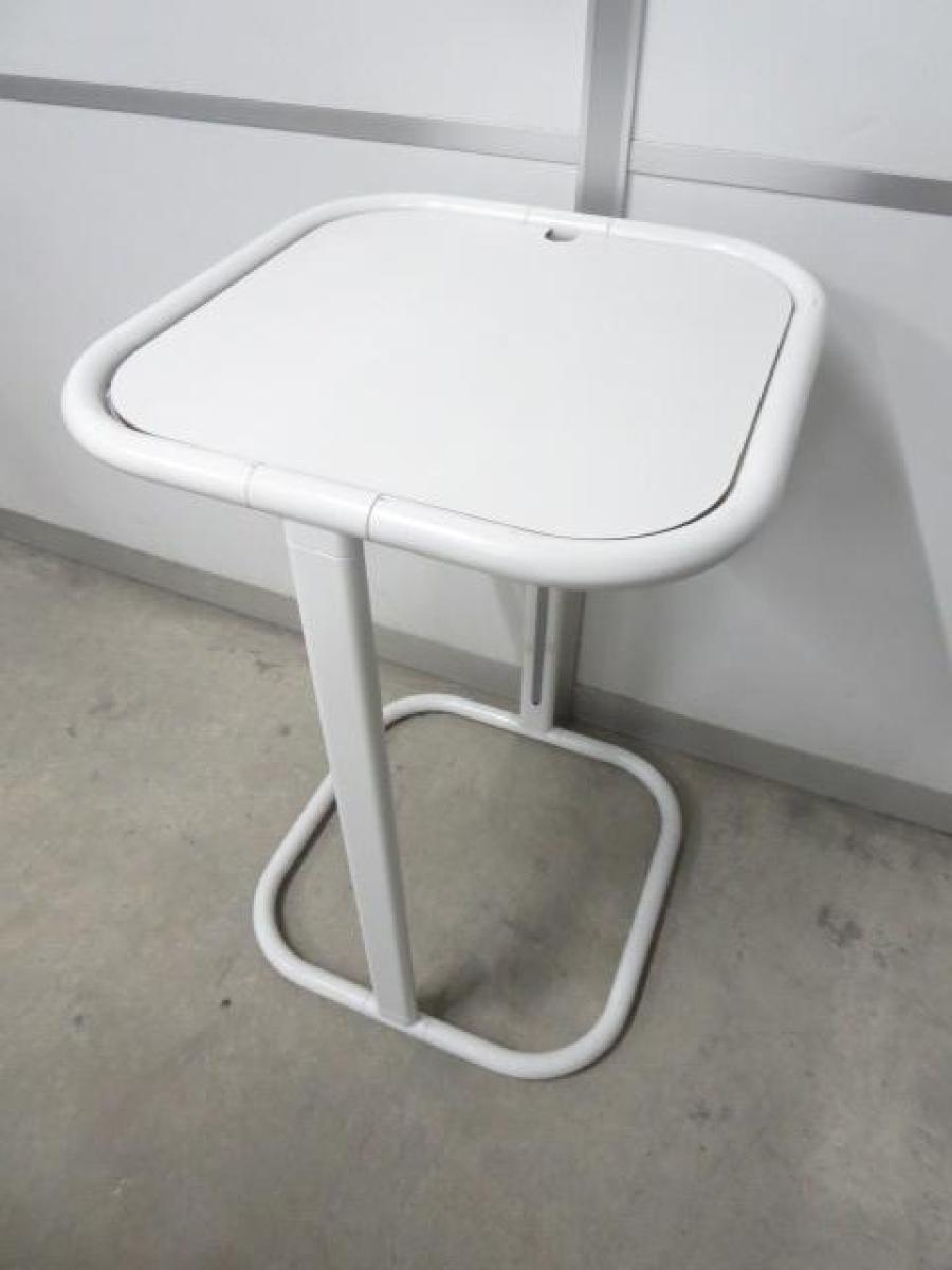 【受付台としてもオススメ！】■イトーキ　ＴＪシリーズ　電話台　W450×D450×H700mm　ホワイト　■様々な空間にフィットしやすいデザイン！【テレホンスタンド】
                        その他シリーズ
                                    中古
            