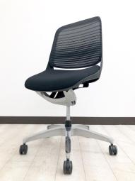 前項姿勢で集中力アップ！　オカムラ　ルーチェ　ブラック　オフィスチエア【TH】【倉庫在庫品】