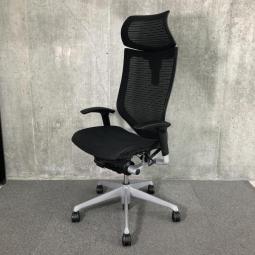 【洗練されたデザインと多彩なバリエーションであらゆるオフィスに調和！自然な姿勢をサポート！】■オカムラ（okamura）　バロンチェア（Baron）　肘付きハイバック　■背座面メッシュ　■可動肘/ヘッドレスト付　■ブラック