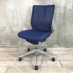 【在庫入替セール品！】【どんな空間にも調和するデザインと最上級の操作性！人気のメッシュチェア！】/オススメ(おすすめ) /人気商品【弊社使用欄：A01037242】■肘無し　ミドルバック　メッシュ背面　■ランバーサポート/ハンガー付き　■ミディアムブルー/オカムラ（okamura）　コーラル（Choral）