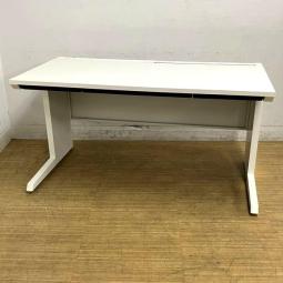 イトーキ　CZR　平机　W1400のゆったり使用できるサイズ　センター引き出し付き　人気のホワイトカラー