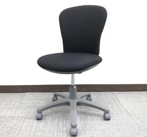 【入替セール】【三次元形状のモールドウレタンが身体にフィット！ふっくらクッション！】■コクヨ（KOKUYO）　レグノ2チェア　肘無　ローバック　■ブラック