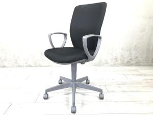 【コスパの良いローコストチェア！シンプルで使いやすい！】■コクヨ（KOKUYO）製　チェロチェア　肘付ハイバック　■ブラック×グレーシェル　■固定肘