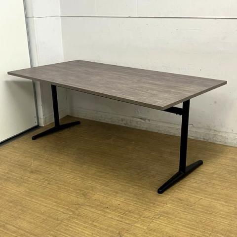 .イトーキ　ノットワーク　カフェテーブル（ミーティングテーブル）天板：ノルディックバーチ　脚：ブラック　4～6名で使用可能　カフェスペース・リフレッシュスペースに是非