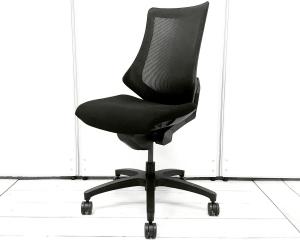 【スタイリッシュで座り心地も抜群!高機能オフィスチェア入荷!】■イトーキ(ITOKI)製 エフ(f)チェア 肘無ハイバック ■メッシュ背面 ■ブラック
