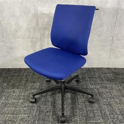 【長年人気の定番商品！リクライニングが背と座に連動して着座をサポート！】■コクヨ(KOKUYO)製　ウィザードチェア(wizard)　肘無し　ローバック　■ハンガー付　■ダークブルー ×ブラックシェル