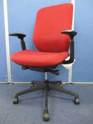 【在庫入替セール品!】【背のカーブを変えられる!新感覚のオフィスシーティング!】■オカムラ シルフィーチェア 可動肘付 レッド ■包み込まれるような快適な座り心地!【Okamrua Sylphy】