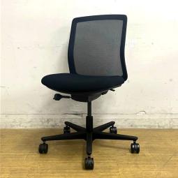 内田洋行　カリッサ2　肘無しミドルバックチェア　メッシュ　背ブラック×座ブラック　コンパクトなデザインがおすすめポイント