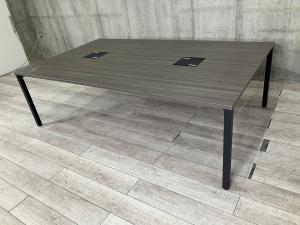 4～8人用の大型テーブルが入荷！重厚感のある人気なカラーリング！フリーデスクとしても使用可能！
■イトーキ/アクトリンク（ActLink）/天板：アッシュドオークD 　脚部：サテンブラックT　横幅2400㎜奥行1400㎜ 1枚天板
【ABW】
