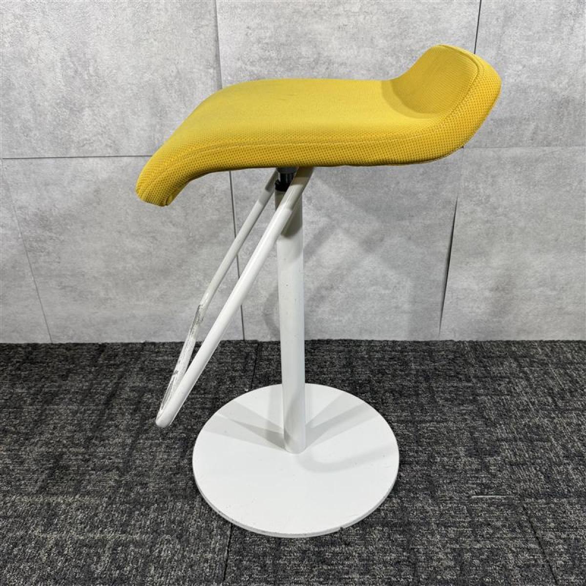 2018年製　オカムラ　メルチェ　カウンターチェア　昇降　回転　木目　ハイチェア 2018年製 オカムラ メルチェ カウンターチェア 昇降 回転 木目