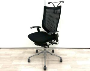 ■オカムラ/okamura　■バロン/Baron　■ブラック（black）　■肘付き/可動肘　■ハイバック　■背面/メッシュ　■座面/布　　■ハンガー付き　■オススメ/大人気/定番商品　　【弊社使用欄：A01039734 K】