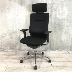 【機能性抜群の人気チェア！自然な姿勢をサポートするアンクルチルトリクライニング搭載！】■オカムラ(okamura)製　コーラルチェア(Choral)　肘付　エクストラハイバックチェア　ファブリックタイプ　■可動肘・ヘッドレスト付　■ブラック