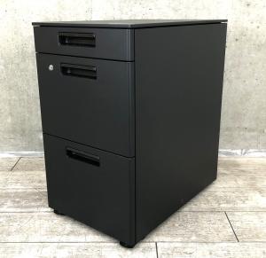 ☆人気のブラックカラー入荷！【スタイリッシュなデザイン！】■コクヨ　ジーティーシリーズ　3段ワゴン　ブラック　高さ680mm　■KOKUYOならではの使いやすさが人気です！【ハイワゴン】【GTワゴン】【ABW】