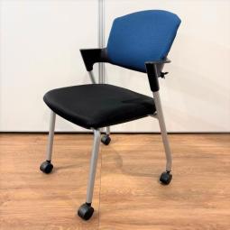 【在庫入替品】コクヨ　プロッティ　スタッキングチェア　ブラック/ブルー■弊社使用欄【A01013952】【T12】