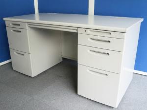 ☆W1400mm！【広々使える！たっぷり収納！】■オカムラ製　両袖デスク　W1400×D700×H700ｍｍ　■スタンダードなデザインで使いやすい！