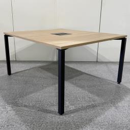【在庫セール品・2台限定】【T12】■コクヨ製　ワークフィット　ミーティングテーブル　W1200×D1400㎜　■配線カバー付き　■木目ナチュラル【配線カバー付きなのでデジタルツールを用いた会議にオススメ！】