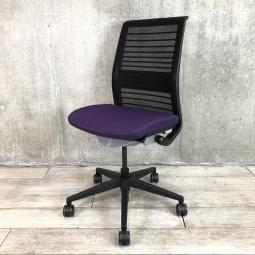 【関東倉庫在庫品】【長時間作業を快適にするフィット感！】【在庫入替セール品】■スチールケース製　シンク　肘なしハイバックチェア　■背：パープル・座面：ブラック【弊社使用欄：A01019184】【ECBMC】