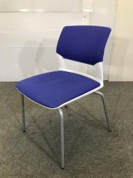 【重ねて収納可能！スペースの削減にお勧めなスタッキングチェア！】■コクヨ（KOKUYO）製　CK-160　スタッキングチェア　ミーテイングチェア　■背カバーあり　■ブルー×ホワイトシェル