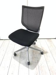 ■オカムラ製　　肘無しバロンチェア　ローバック　ブラック　ホワイトフレーム