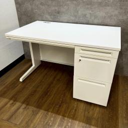 《年末在庫入替セール/㉕/4》オカムラ製の片袖机【アドバンス】が値下されました！　＊良品を格安で！「オフィスバスターズ福岡南店」は、福岡を拠点として、全国へ中古オフィス用品・オフィス家具を提供しております。