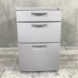 【スタンダードなデザインで使いやすい！】■イトーキ（ITOKI）製　CZシリーズ　3段ワゴン　デスクインワゴン　H620㎜　キャスター付　グレー　シリンダー錠