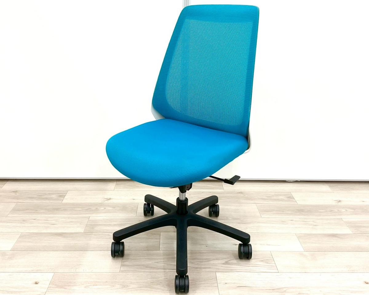 ■イトーキ（ITOKI）　■ノナ（nona）チェア　■ストロングブルー × ホワイトフレーム 　■ハイバック　■肘無し　■背面/メッシュ　■オススメ/人気/定番商品　【弊社使用欄：A01019041 K】【KN】
                        ノナ
                                    中古
            