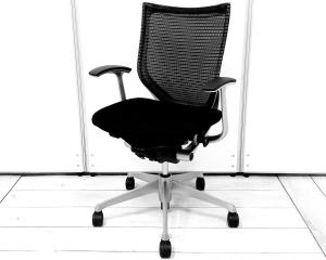 スタンダードメッシュ ブラックフレーム アームレスト付 デザインアーム オススメ(おすすめ) 大人気  ・Okamura/オカムラ ・Baron/バロン ※横浜本店撮影画像※