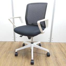 【1脚限定の為、お安く！】【背面メッシュのローコストチェア！】■ウチダ（UCHIDA）製　カリッサ（Carissa）チェア　肘付き　ローバック　背面メッシュ　■サークル肘　■ブラック×ホワイトシェル