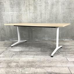 【会議テーブルや作業台などで使える便利な幅1800㎜サイズ！】■コクヨ（KOKUYO）製　JUTO（ジュート）　ミーティングテーブル　会議用　T字脚　W1800xD750xH720㎜　■天板：ナチュラルオーク　T字脚：ホワイト 【弊社使用欄：A01047293】