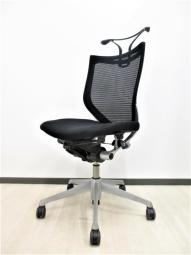 【長時間の着座でも疲れにくいサポート感！　大人気の高級オフィスチェア！】■オカムラ（okamura）製　バロンチェア（Baron）　肘付き　ローバック　■ブラック　■メッシュ背面 【ベストなポジションが得られる先進設計！】