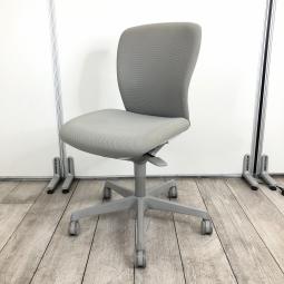 【関東倉庫在庫品】【シンプルなデザインと厚みのあるクッションが大人気！】【在庫入替セール品】■オカムラ製　スラート　肘無しローバックチェア　■グレー【弊社使用欄：A01022782】【ECBMC】