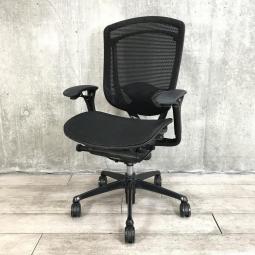 【世界で認められた革新的タスクチェア!人間工学に基づいた快適な座り心地を実現!】■オカムラ(okamura)製 コンテッサ(Contessa)チェア ハイバック 肘付き 背面メッシュ ■可動肘・ランバーサポート付 ■ブラック ※肘スレ有