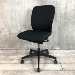 【関東倉庫在庫品】【座る人を選ばない、シンプルスタイルなオフィスの定番！】【在庫入替セール品】■イトーキ製　フルゴ　肘無しローバックチェア　■ブラック【弊社使用欄：A01022328】【ECBMC】