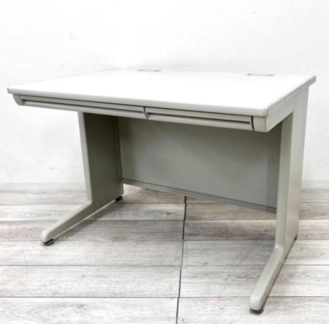 【オフィスデスクの定番シリーズ！】■オカムラ製　平デスク　W1000×D700×H700mm　■スタンダードなデザインで高品質！【Okamura　SD-V】