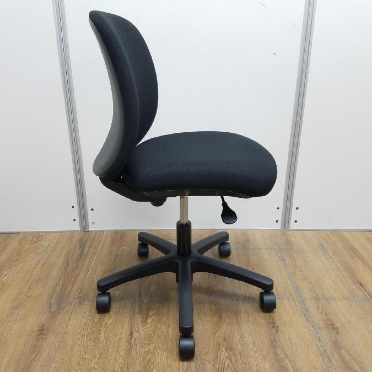 中古】ボニートチェア イトーキ/ITOKI 肘無ローバックチェア 562155