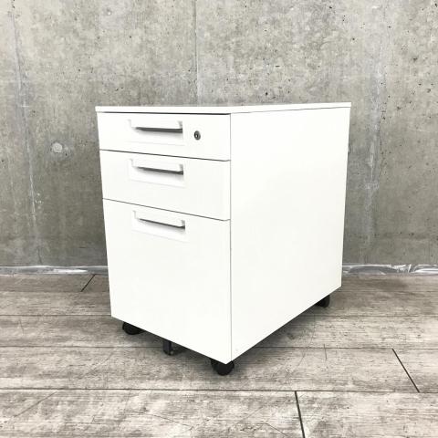 【デスク下の収納・書類管理に！使いやすさ抜群のキャスター付き３段ワゴン】■プラス（PLUS）製　LEEDシリーズ　3段ワゴン　デスクインワゴン　H600㎜　■シリンダー錠　■ホワイト 【弊社使用欄：A01043649】